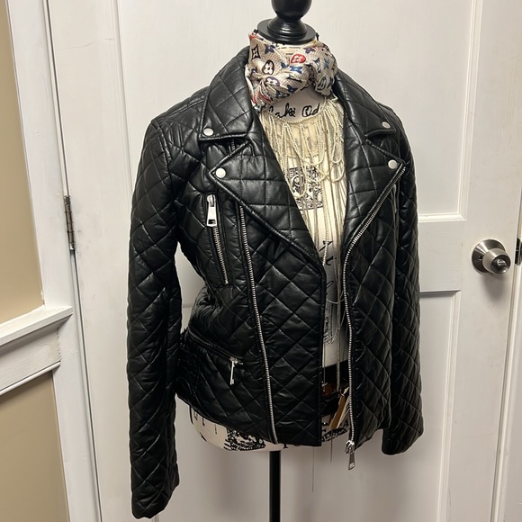 STELLA + LORENZO QUILTED FAUX JACKET - Picture 3 of 8